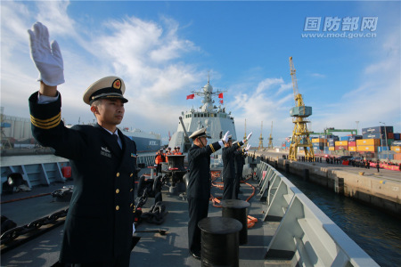 Chinese guided missile destroyer Haikou leaves the Port of Casablanca on January 28, 2018, local time. The 27th Chinese naval escort taskforce consisting of the guided-missile destroyer Haikou, the guided-missile frigate Yueyang and the comprehensive supply ship Qinghaihu wrapped up Sunday its 5-day friendly visit to Morocco and embarked on the voyage home. (mod.gov.cn/Li Changhuan)