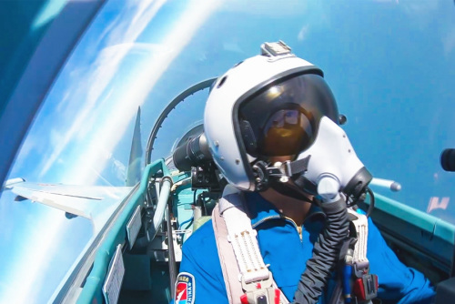 A Chinese pilot during an exercise over the South China Sea. (Photo/Xinhua)