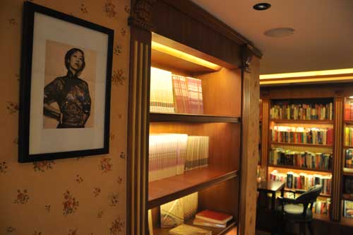 Visitors can enjoy a coffee and a light snack while perusing through the works of Eileen Chang in her former residence on Chengde Road. Photo: Cai Xianmin/GT 