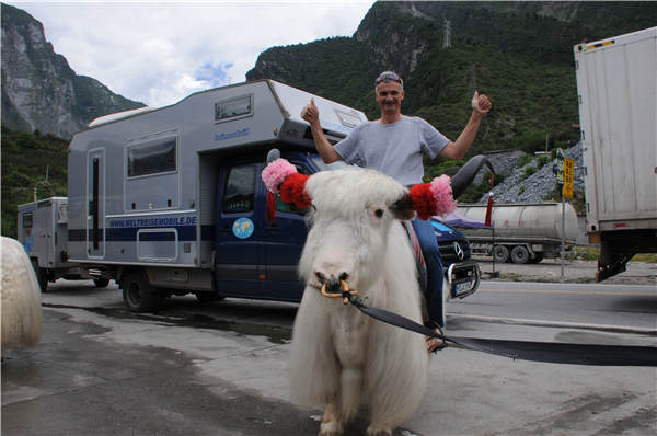 Konstantin Abert during an RV trip to northwestern China. The German has organized RV trips to China 10 times since 2006. Provided to China Daily
