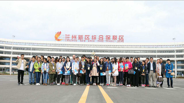 An undated group photo of the Long March Press Tour troop in Lanzhou. (Photo by Zhang Bo/for chinadaily.com.cn)