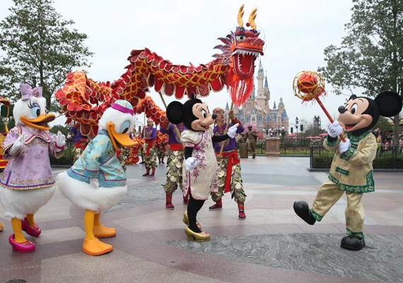 Cartoon characters join in the Chinese traditional dragon dance in Shanghai Disney Resort in Shanghai, east China, Jan. 11, 2017. As the Spring Festival approaches, Chinese traditional elements were added to the activities at Shanghai Disney Resort. (Xinhua/Ding Ting)