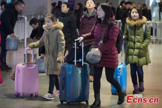 Passengers leave a railway station in Nanjing City, capital of East Chinas Jiangsu Province, Feb. 2, 2017. (Photo: China News Service/Yang Bo)