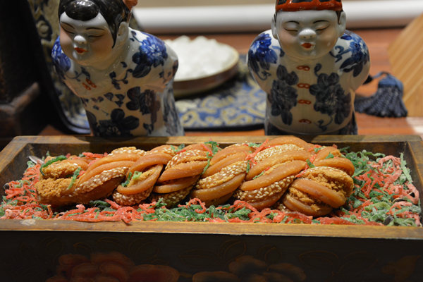 A fried dough twist model is on display at the Guifaxiang Mahua Cultural Museum in Tianjin, April 25, 2017. (Photo/chinadaily.com.cn)