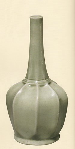 An octagon vase discovered at Famen Temple (Photo/Courtesy of the Palace Museum)