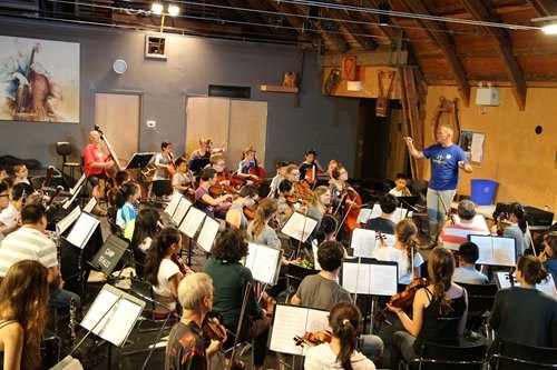 Young musicians from multiple countries practice for the Eurochestries Festival (Photo/Courtesy of Zhang Ying)