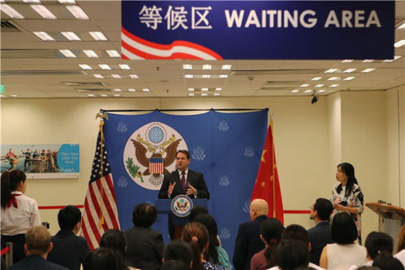U.S. Consul General in Shanghai Sean Stein speaks at the newly renovated waiting room, Sept 7, 2017. (Photo by Gao Erqiang/chinadaily.com.cn)