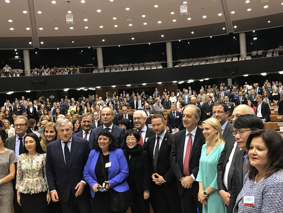 European Parliament President Antonio Tajani, Chinese Ambassador to the European Union Yang Yanyi and other EU officials said on Wednesday in Brussels that China is Europe's driving force of tourism sector. (Photo: For China Daily/Fu Jing)