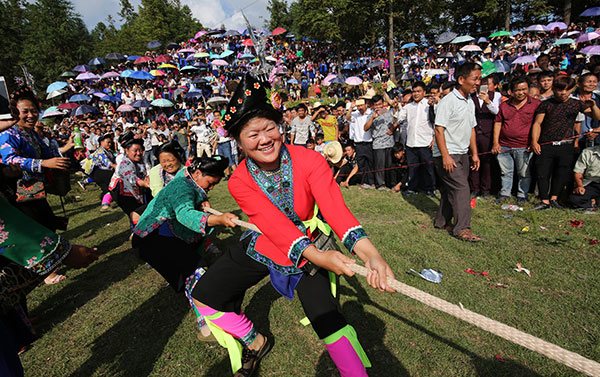 Miao people compete in a tug-of-war in Hongshui village, Guangxi Rongshui Miao autonomous county, on Saturday to celebrate the year's good harvest. Many tourists joined in, as they traveled there for the weeklong National Day holiday. (Long Linzhi/China Daily)