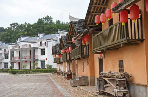 Red tourism sites have attracted more visitors in recent years and are receiving huge investment from the country. (Photo/Xinhua)