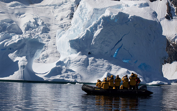Visitors tour Antarctica in January 2017. (Photo by Wang Yanan / For China Daily)