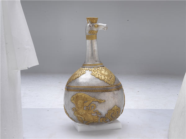A silver kettle from Jokhang Monastery is among more than 200 precious relics on display. (Photo provided to China Daily)