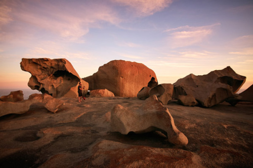 The short-video series, Encounter, includes such scenes as a photographer who cycles to Adelaide in Australia. (Photo provided to China Daily)
