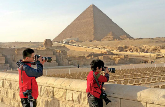 Chinese tourists in Egypt. [Photo by Du Du/For China Daily]