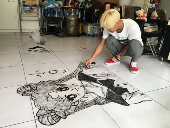 Young barber makes realistic art with strands of hair in NE China