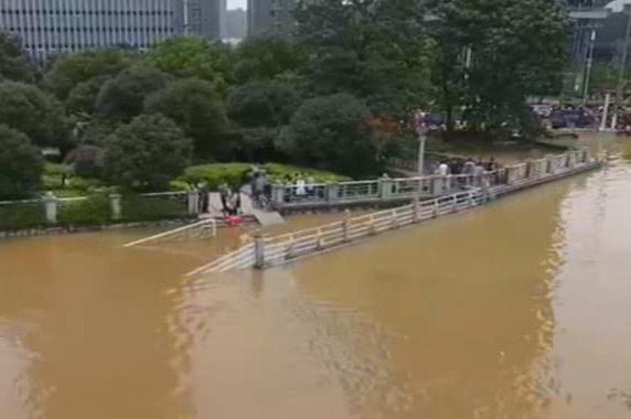 Relief efforts stepped up as water levels exceed records in Hunan  