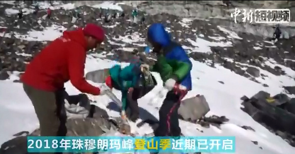Take a look! How Qomolangma rubbish is handled