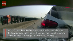 Abrupt lane change causes accident on expressway