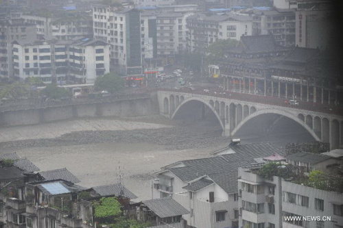 Photo taken on April 29, 2013 shows a covered bridge in rain in Ya'an City, southwest China's Sichuan Province. According to China Meteorological Administration, Ya'an is one of the most rainy city in Sichuan in May. Experts remind on secondary disasters in Ya'an, which was hit by a 7.0-magnitude earthquake on April 20, 2013. [Photo/Xinhua]