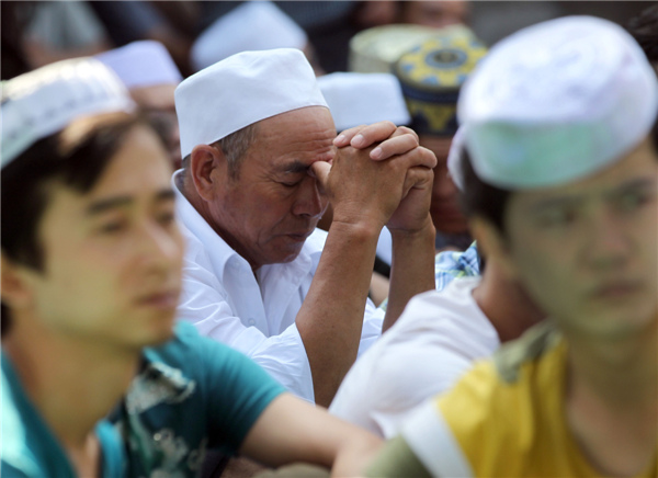 Muslims attend the Eid Al-Fitr prayer at Niujie Mosque in Chinas capital on Aug 8, 2013. The three-day festival marks the end of Ramadan, Islam's holy month of fasting. [Zou Hong/Asianewsphoto]