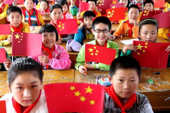 National flags made by students at a primary school in Bozhou, East China's Anhui province, Sept 26, 2013. [Photo/Asianewsphoto]