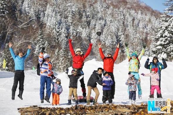 The first season of TV reality show Where are we going, dad ended on December 27, 2013. Five dads in the show burst into tears when they read letters they wrote to their kids. [Photo/Xinhua]