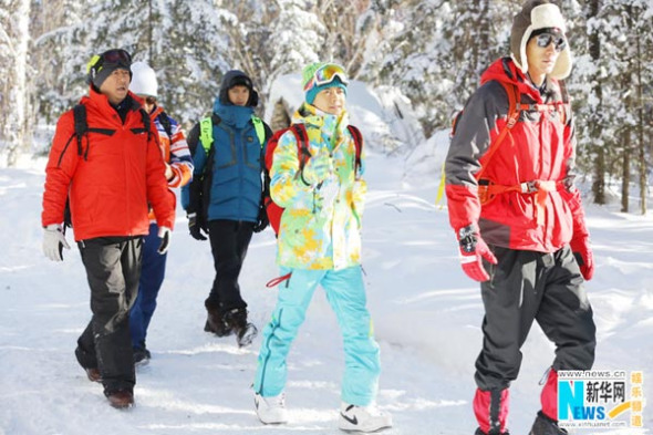 The first season of TV reality show Where are we going, dad ended on December 27, 2013. Five dads in the show burst into tears when they read letters they wrote to their kids. [Photo/Xinhua]