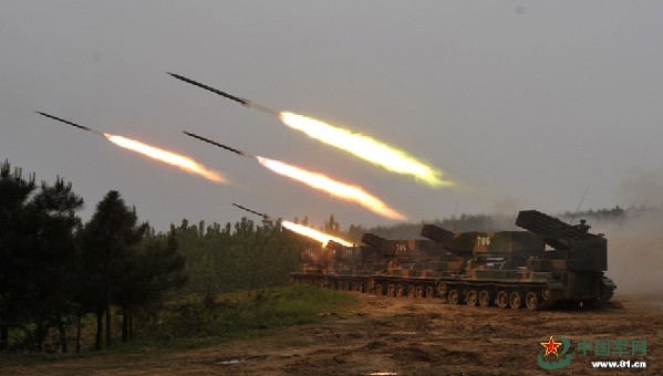 The photo shows that the rocket guns are firing. An artillery regiment of the 1st Combined Corps of the Army of the Chinese Peoples Liberation Army (PLA) organized its troops to conduct an actual-troop live-ammunition tactical drill in complex electromagnetic environment on April 27, 2014. (Chinamil.com.cn/Liu Chengzhong)