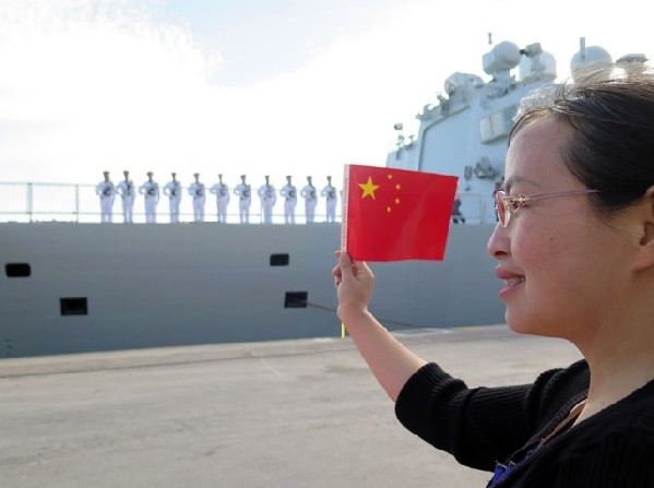 The photo shows that a Chinese lady bids farewell to the 16th Chinese naval escort taskforce at the Port La Goulette, Tunisia. The 16th naval escort taskforce under the Navy of the Chinese Peoples Liberation Army (PLAN) concluded its three-day-long goodwill visit to Tunisia and set off for Senegal on May 7, 2014. (Xinhua/Pan Xiaojing)