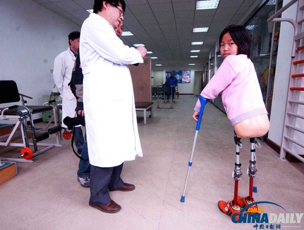Qian undergoes rehabilitation, March, 2007. [Photo/chinadaily.com.cn]  