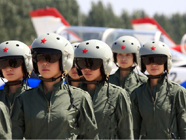 On parade, the female fighter pilots. [Photo/mil.com.cn]