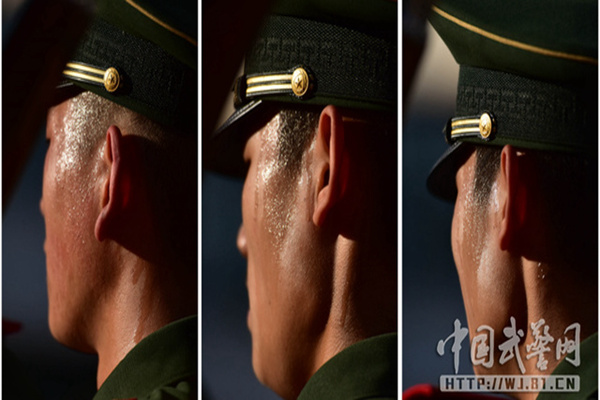 Sweat trickles down the cheeks of soldiers. [Photo/81.cn]