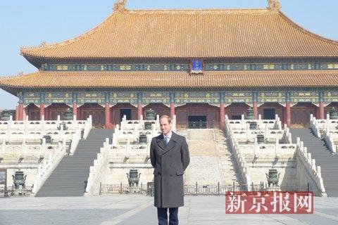Britain's Prince William poses for photos at the Palace Museum, or the Forbidden City, in Beijing, March 2, 2015. (Photo/bjnews.com.cn)