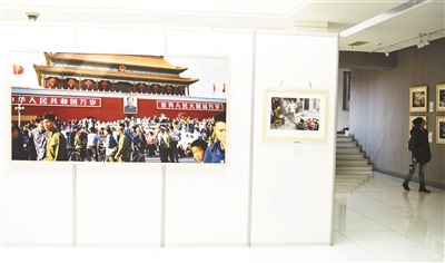 A photography exhibition of Beijing between 1976 and 1979 is held in Beijing Luxun Museum on March 20, 2015. (Photo: Beijing Youth Daily/ Huang Liang)