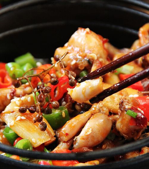 Bullfrog poached in chili oil. Photo/youth.cn