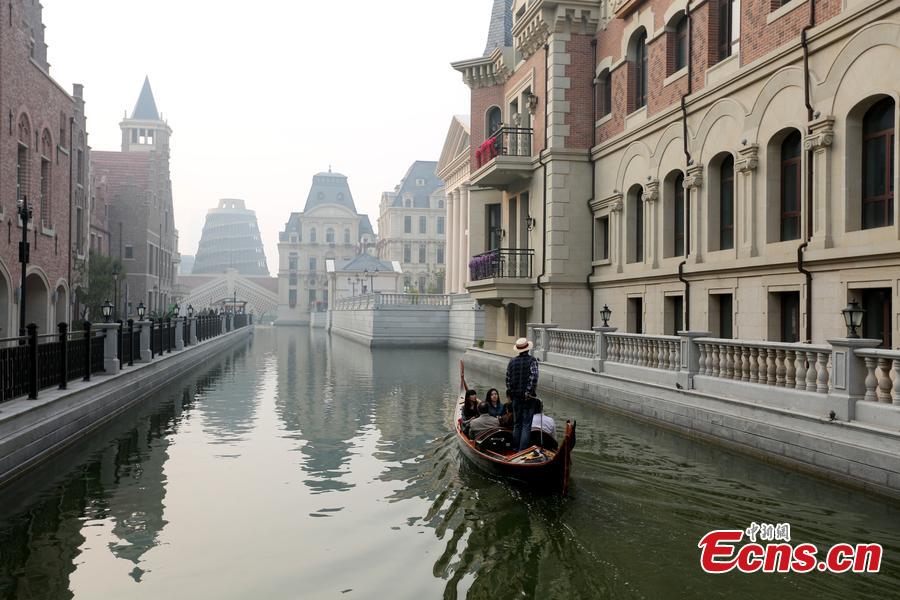 Welcome to 'Venice', China: Dalian copies canals and gondoliers