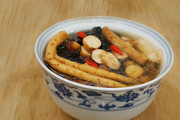 Gedatang, or dough drop and assorted vegetable soup, is a typical soup for people in northeastern China. The soup is usually eaten as an evening meal as it is easy to digest. Vegetables used vary from place to place. (File Photo)