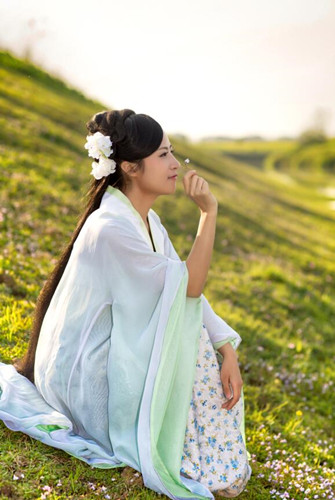 Villager official refuses to be cyber star after photos become Internet hit