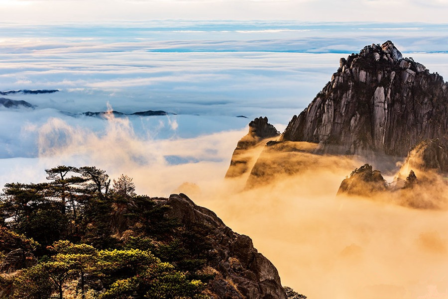 Sea of clouds in Huangshan