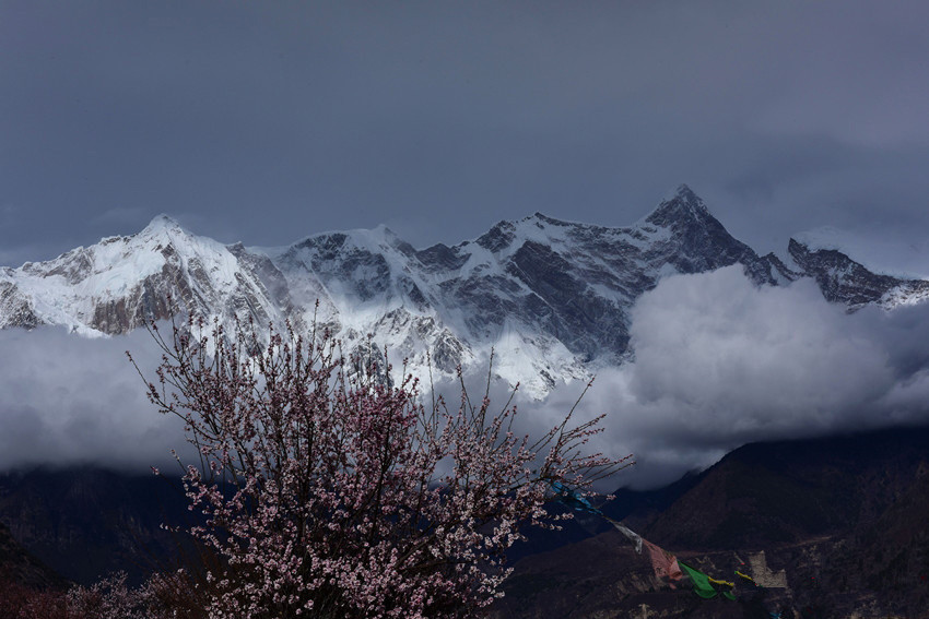 Splendid scenery of Mount Namjagbarwa in Tibet
