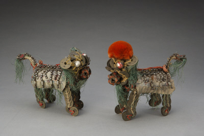 A pair of lions plaited with copper coins, kept at the Palace Museum. (Photo/dpm.org.cn)