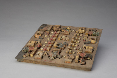 The Mongolian chess kept at the Palace Museum. (Photo/dpm.org.cn)