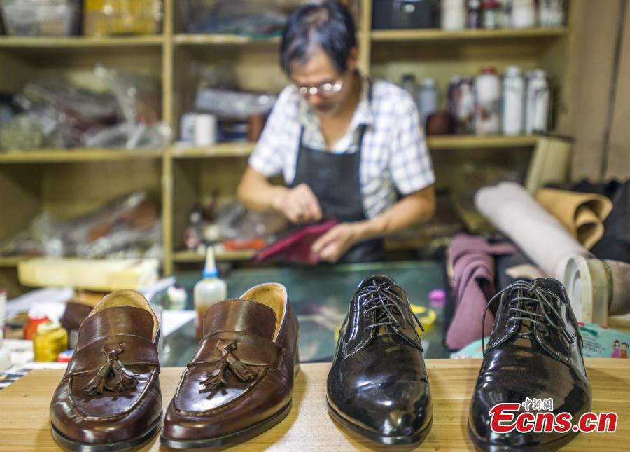 Declining shoemaking in East China despite high returns