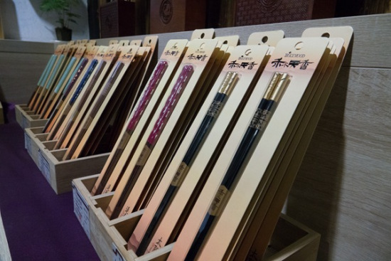 Wuzhen's Chexi Chopstick Shop is famous for its chopstick varieties. Photo by Gao Erqiang / China Daily