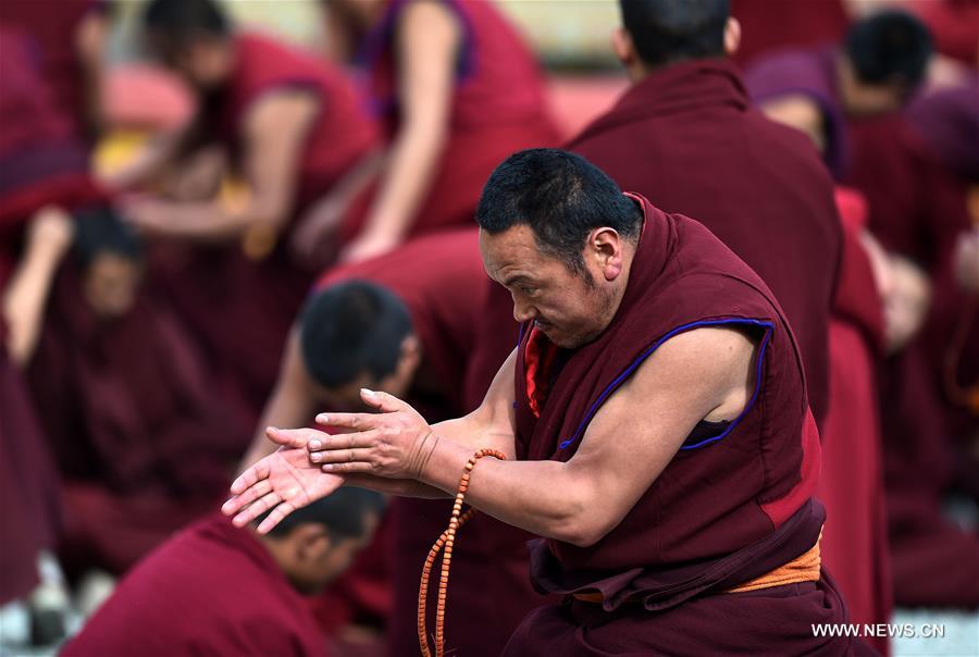 Hundreds of monks take part in dharma assembly in Lhasa