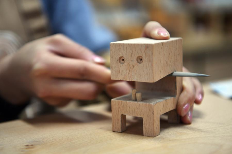 Girl's woodcraft startup