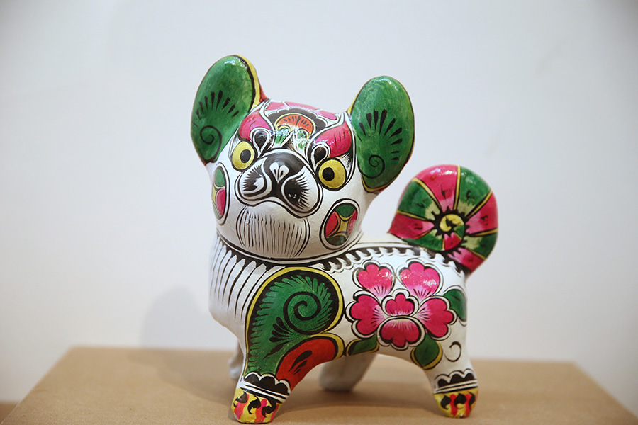 Dog motif in art ahead of Spring Festival