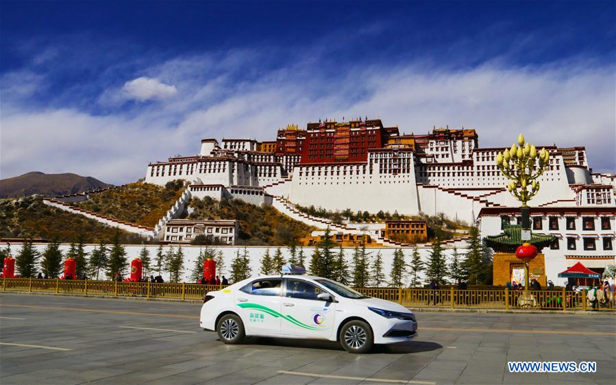 Lhasa puts 128 new gas-electric hybrid buses on road 