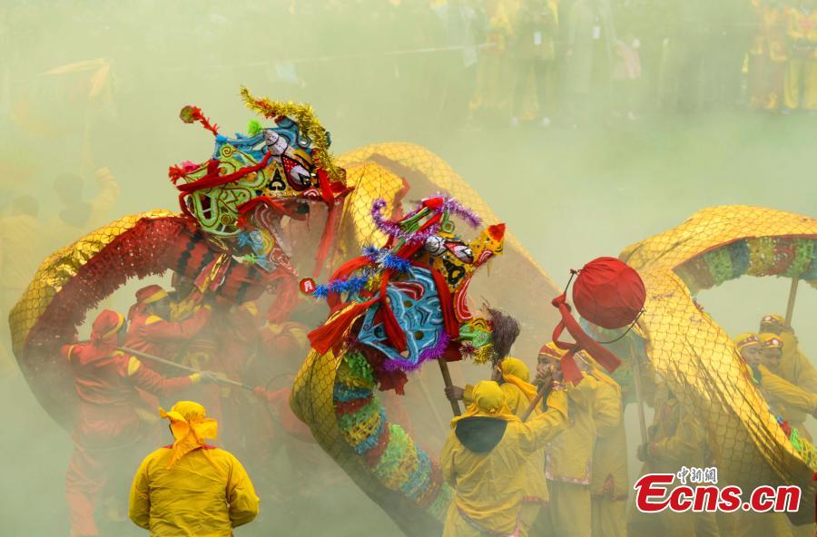 Distinctive dragon dance of Gelao people held in Guizhou