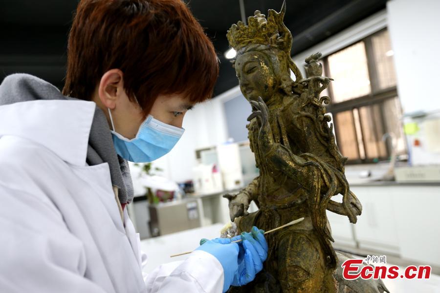 Cultural relics restoration at Shaanxi museum